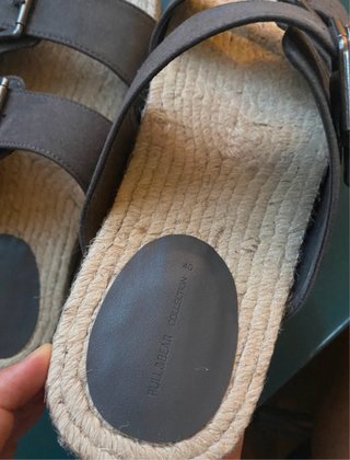 Sandalias Pull&Bear grises con hebillas