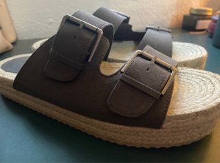 Sandalias Pull&Bear grises con hebillas