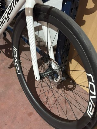 Ruedas carbono Carretera Roval 40mm de perfil.