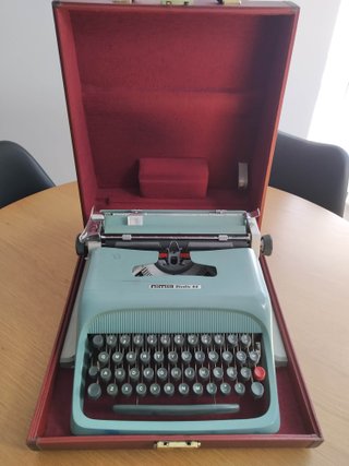 Maquina de escribir Olivetti Studio 44