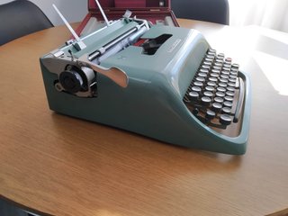 Maquina de escribir Olivetti Studio 44