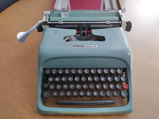 Maquina de escribir Olivetti Studio 44