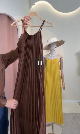 Lote de 3 vestidos amarillos , celeste y marrón