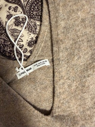 Jersey Pull&Bear Beige Cuello V Talla S