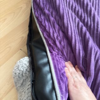 Cama grande para perro morada marca SCRUFFS