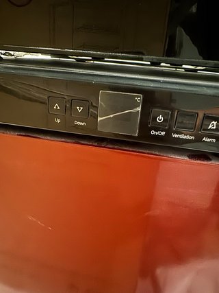Nevera Liebherr color burdeos
