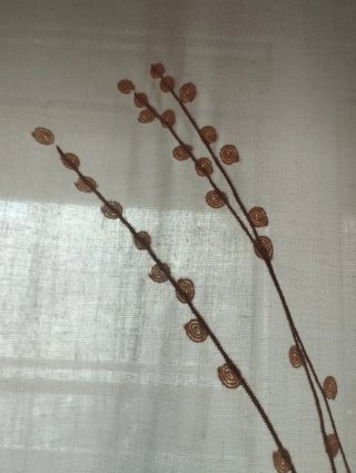 Lámpara de mesa beige y negra