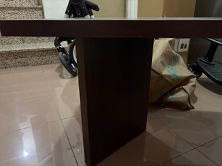 Mesa auxiliar madera oscura