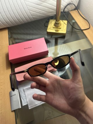 Gafas de sol Miu Miu negras y marrones