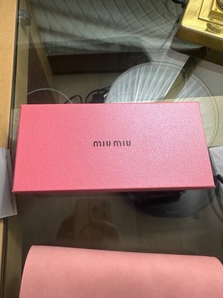 Gafas de sol Miu Miu negras y marrones