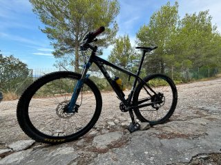 Bicicleta de Montaña Cube. Talla M/L