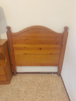Cabecero de pino