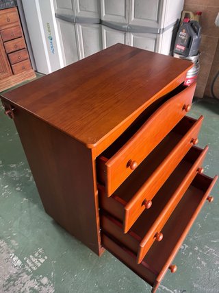 Cajonera con tapa para bebé marca Trama.