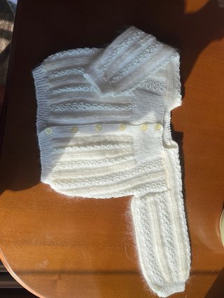Chaqueta de bebé tejida a mano Cada una 10€