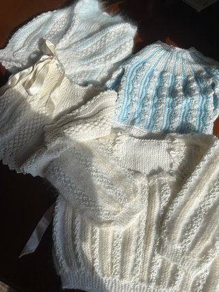 Chaqueta de bebé tejida a mano Cada una 10€