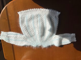 Chaqueta de bebé tejida a mano Cada una 10€