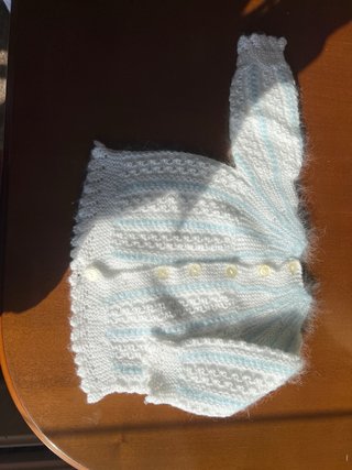 Chaqueta de bebé tejida a mano Cada una 10€