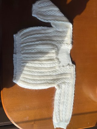Chaqueta de bebé tejida a mano Cada una 10€