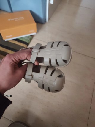 Sandalias respetuosas grises Igor