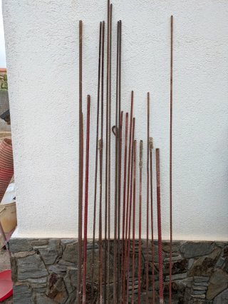 Varillas de acero y tubos PVC