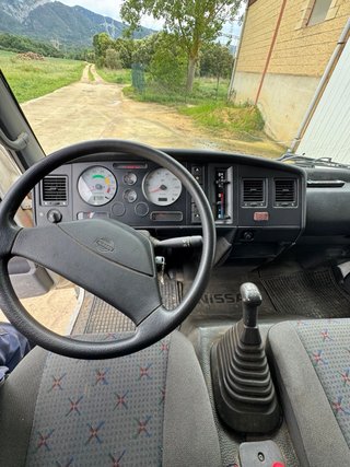 Nissan Atleon 2003