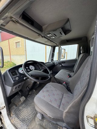 Nissan Atleon 2003
