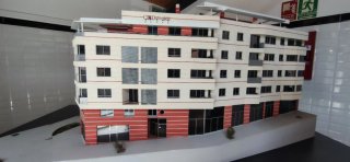 Maqueta Edificio Grande. Se escuchan ofertas.