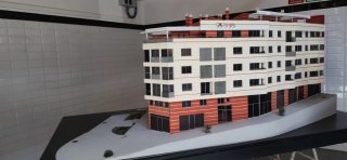 Maqueta Edificio Grande. Se escuchan ofertas.