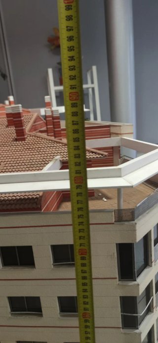 Maqueta Edificio Grande. Se escuchan ofertas.