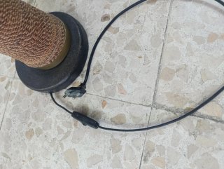 Lámpara de mesa con pantalla de tela