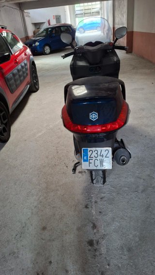 Piaggio 125 Maxi Scooter Azul