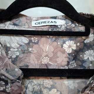 Blusa floral semitransparente Cerezas