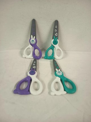 Tijeras infantiles con diseño de conejo