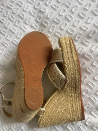 Sandalias cuña Pepe Jeans doradas