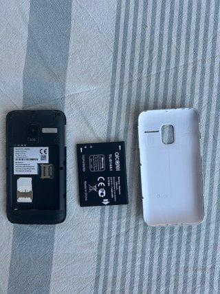 Móvil Alcatel , facil de usar .