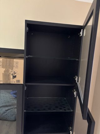 Mueble de salón y TV gris