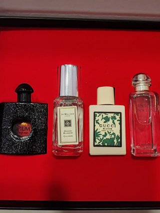 Confezione di profumi in miniatura