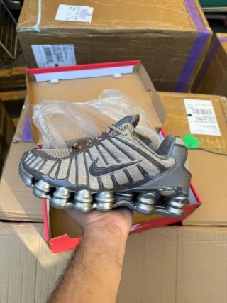 Nike Shox Zapatillas Deportivas Beige/Gris