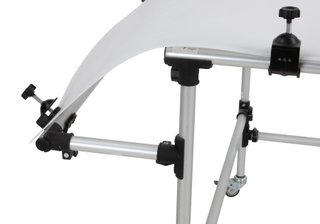 Mesa de estudio fotográfico con ruedas