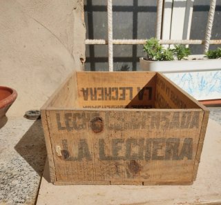 Caja Madera La Lechera