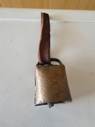 Campana antigua de bronce