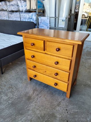 CÓMODA DE MADERA DE PINO