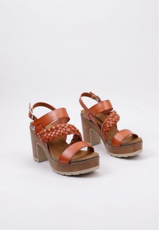 Sandalias marca Refresh Negras 40.