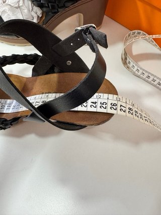 Sandalias marca Refresh Negras 40.