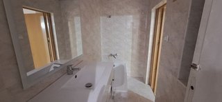 Local comercial en venta en El Turó de la Peira en Barcelona