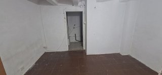 Local comercial en venta en El Turó de la Peira en Barcelona