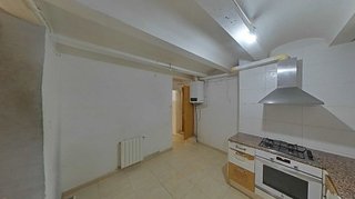 Local comercial en venta en El Turó de la Peira en Barcelona