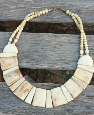 Collar de plata vieja con colgante tallado y2