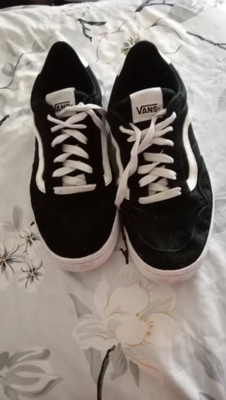 Zapatillas Vans Negras y Blancas