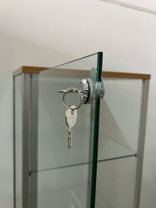 Vitrina expositora 3 estantes con llave